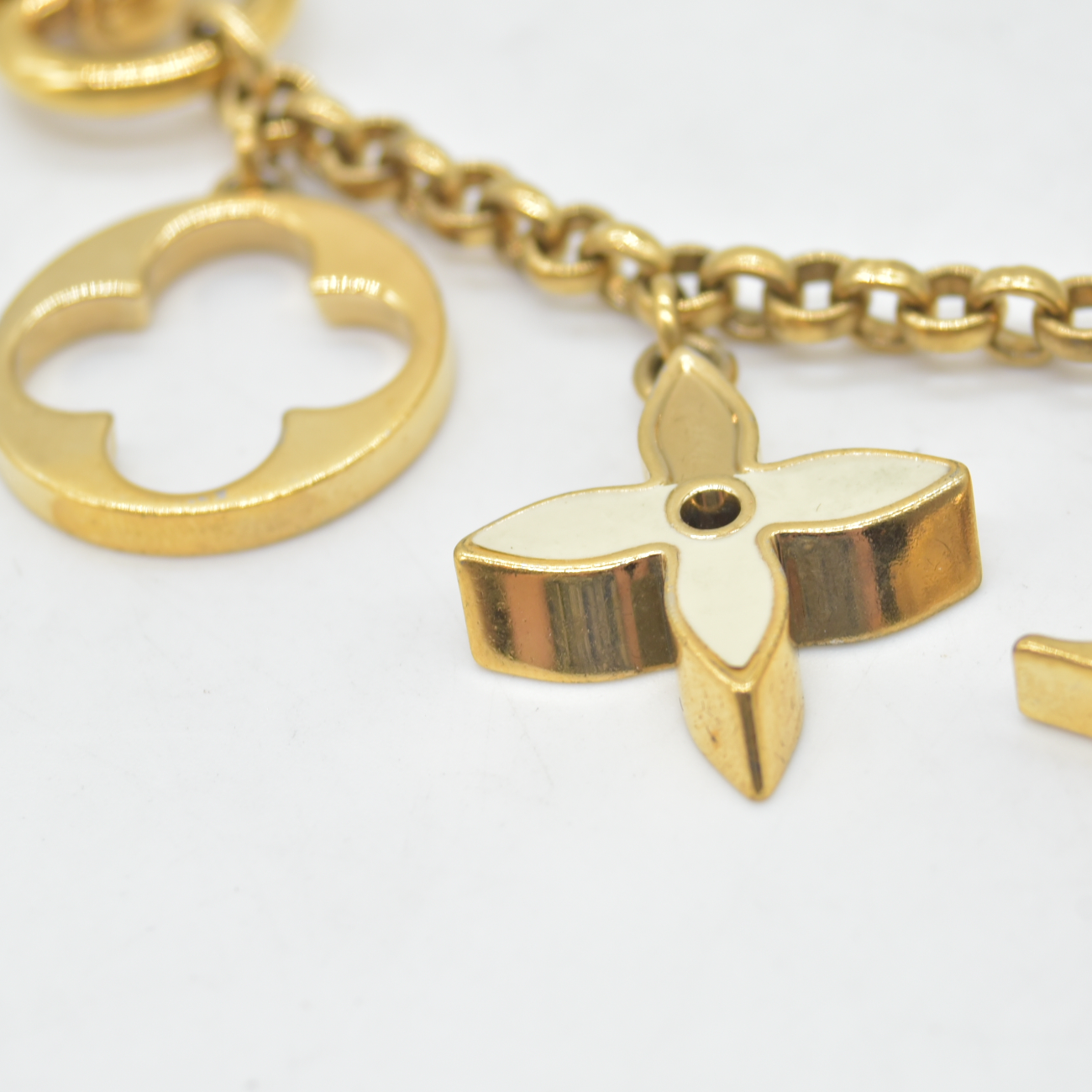 $600 2017 Louis Vuitton Brass Enamel Fleur De Monogram Bag Charm Chain Gold FJ1127