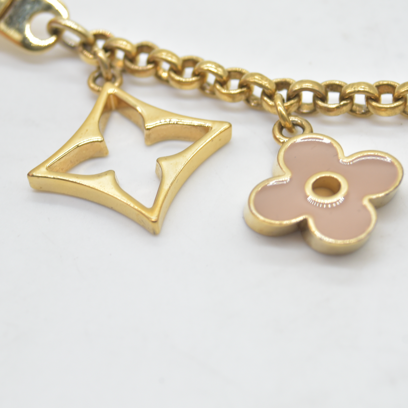 $600 2017 Louis Vuitton Brass Enamel Fleur De Monogram Bag Charm Chain Gold FJ1127