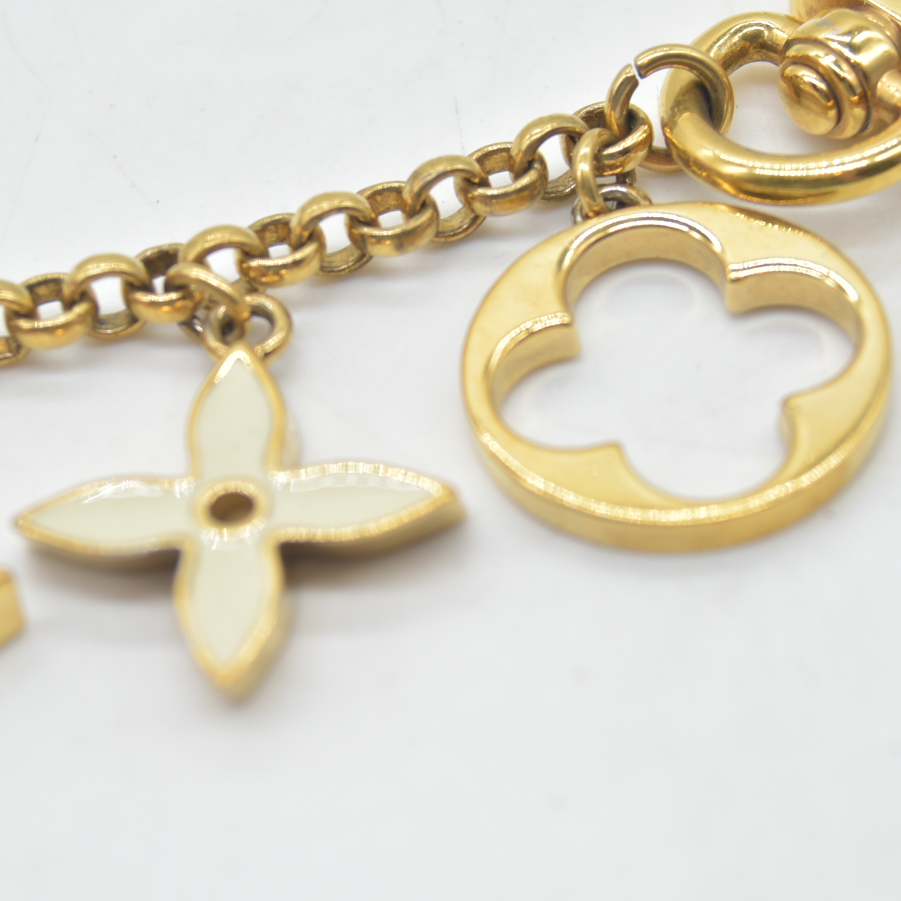 $600 2017 Louis Vuitton Brass Enamel Fleur De Monogram Bag Charm Chain Gold FJ1127