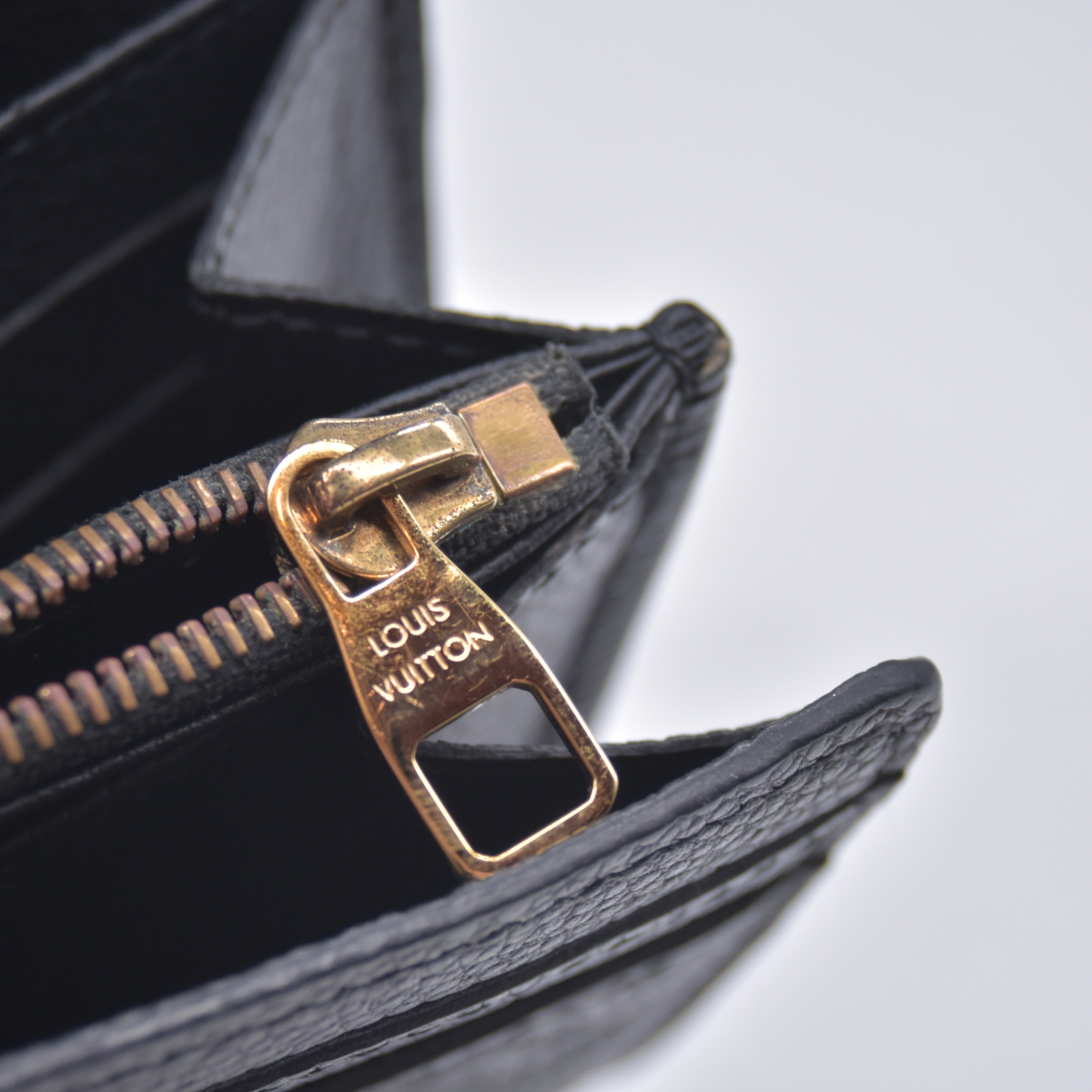 $1060 2019 Louis Vuitton Empreinte Sarah Wallet NM Black CA4129