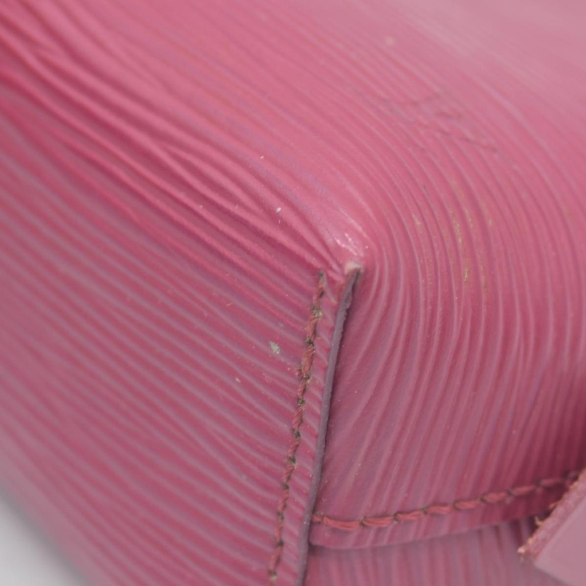 $825 Louis Vuitton Epi Pochette Cosmetic pouch in fuchsia CONSIGNMENT