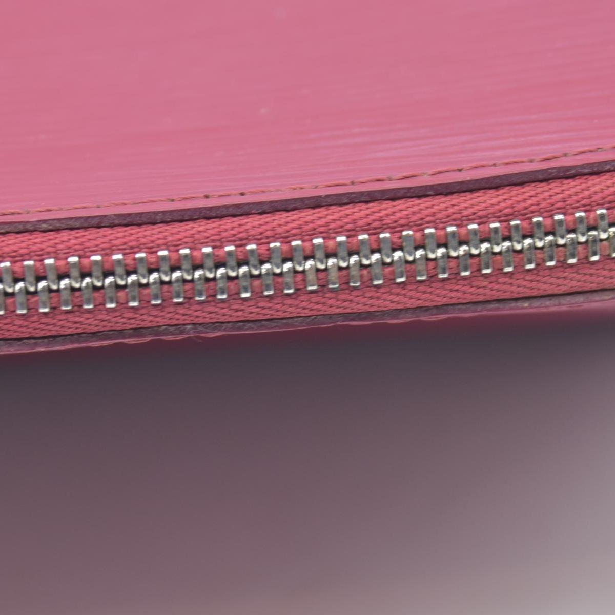 $825 Louis Vuitton Epi Pochette Cosmetic pouch in fuchsia CONSIGNMENT
