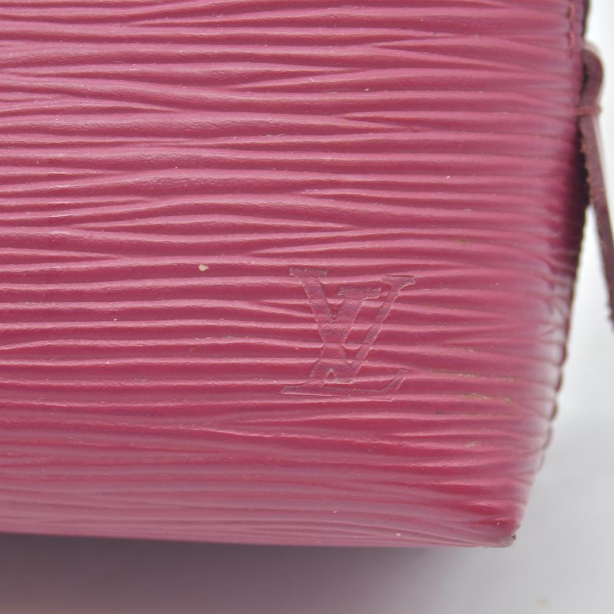 $825 Louis Vuitton Epi Pochette Cosmetic pouch in fuchsia CONSIGNMENT