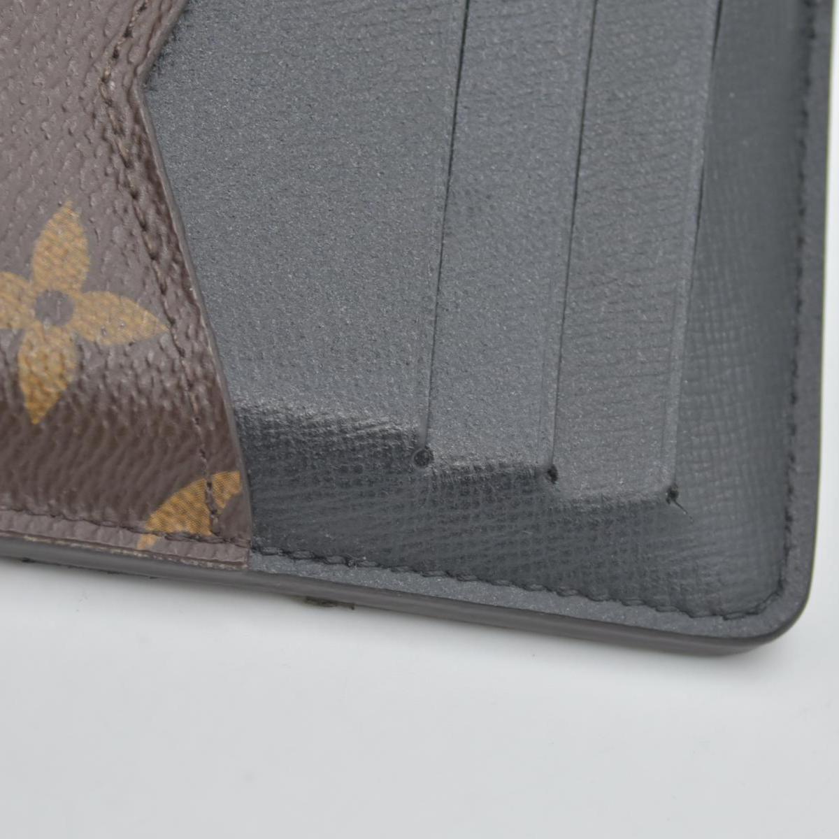 $675 Louis Vuitton Monogram Recto Verso Card Holder Black