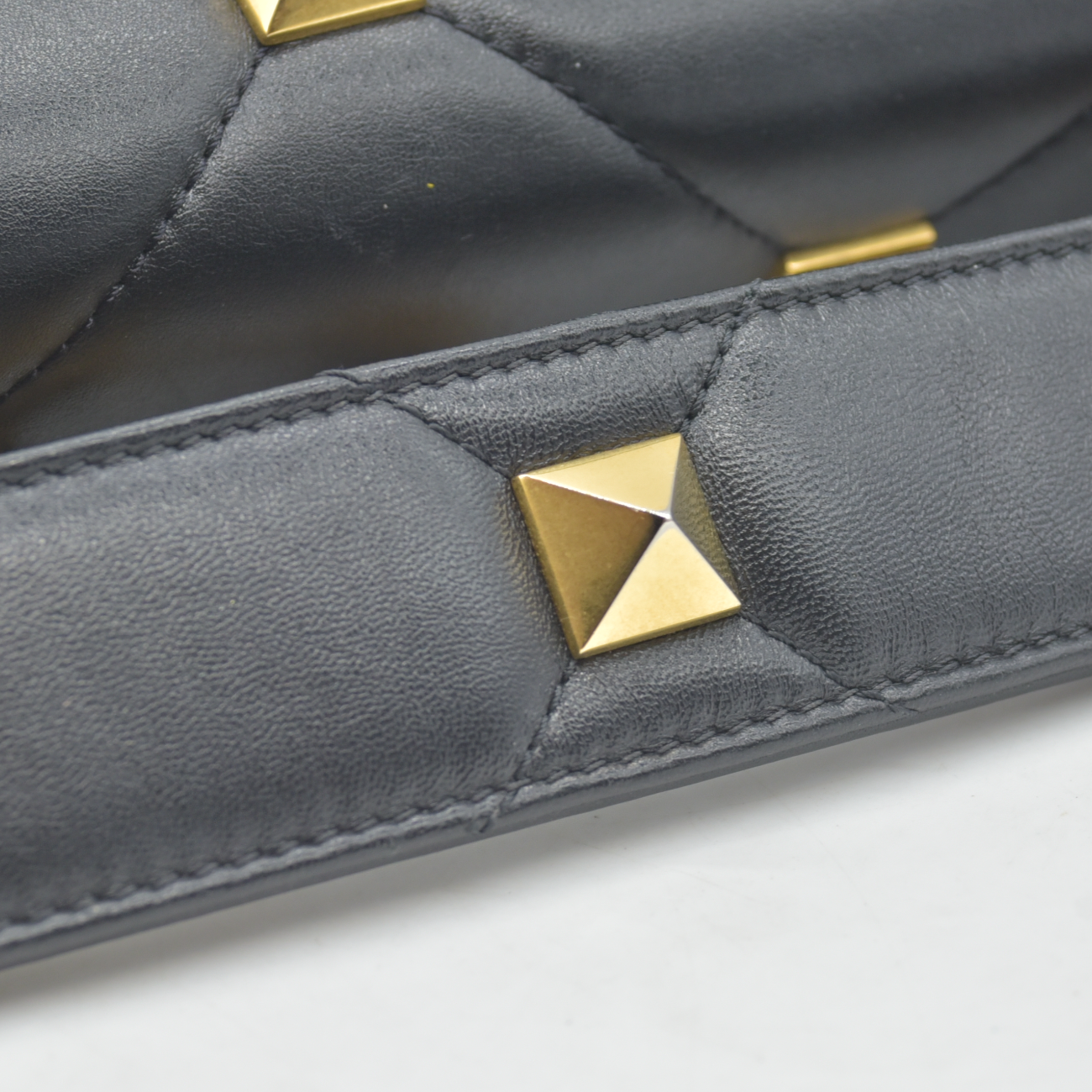 $3550 Valentino Garavani Nappa Large Roman Stud Shoulder Bag Black