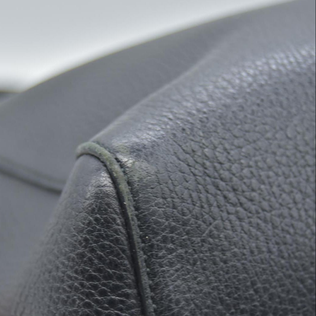$1100 Gucci Pebbled Calfskin Small Swing Tote Black