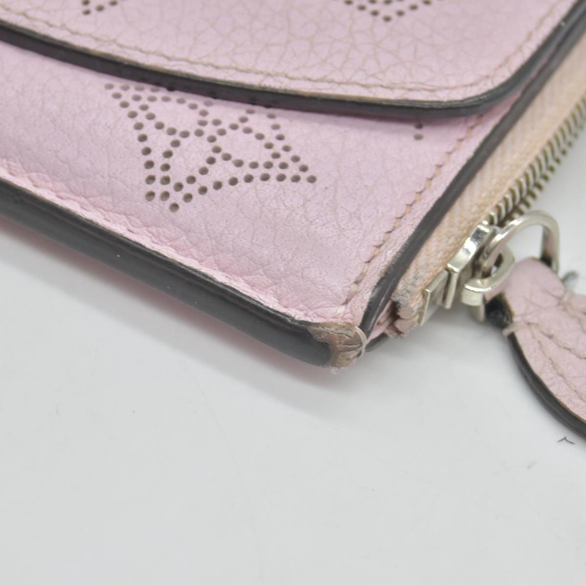$815 Louis Vuitton Mahina Recto Verso Card Holder Magnolia