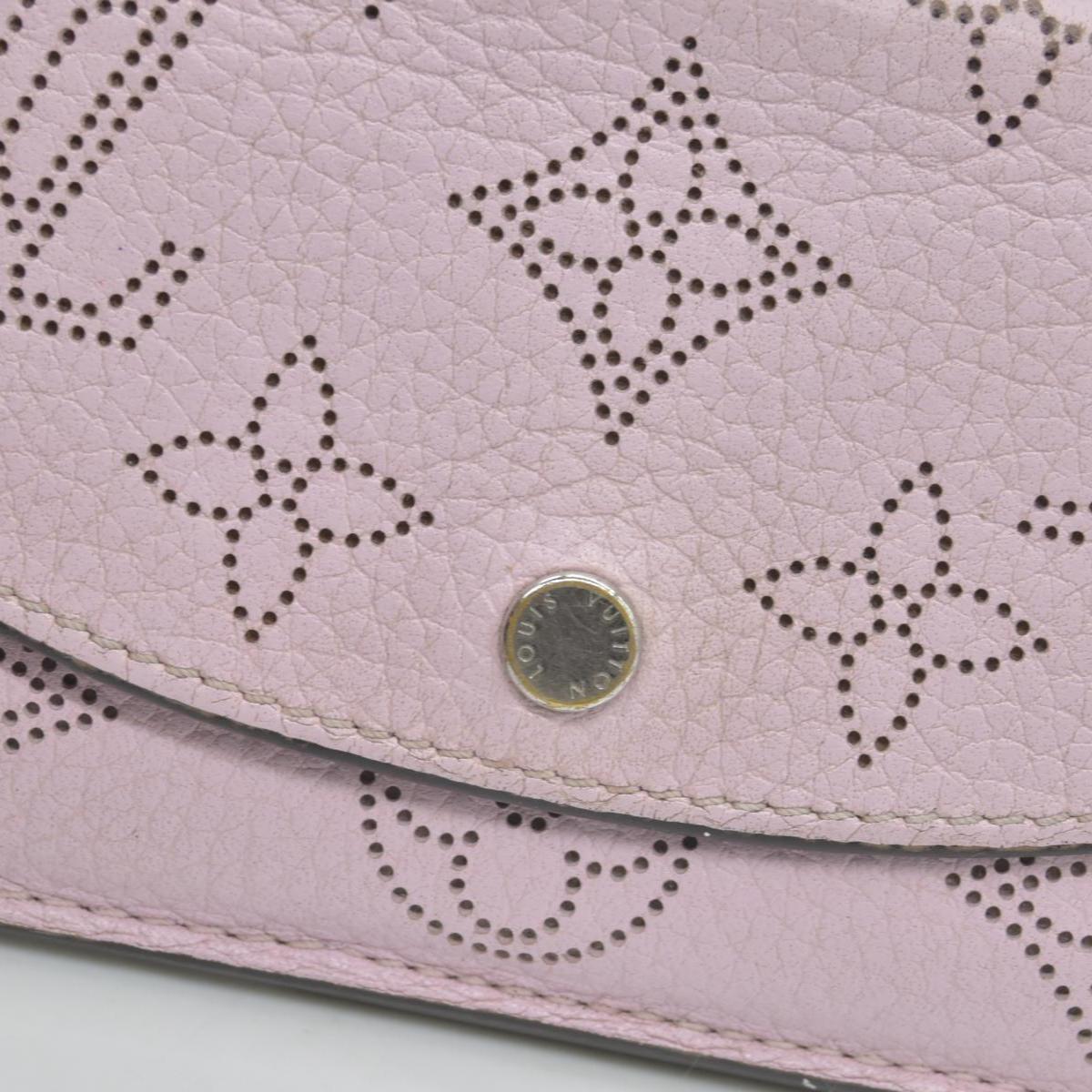 $815 Louis Vuitton Mahina Recto Verso Card Holder Magnolia