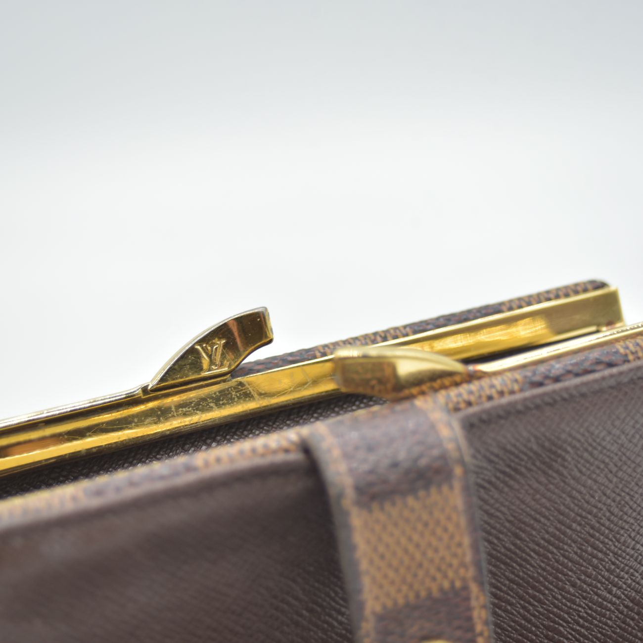 $750 2003 Louis Vuitton Damier Ebene Kisslock French Wallet MI0043