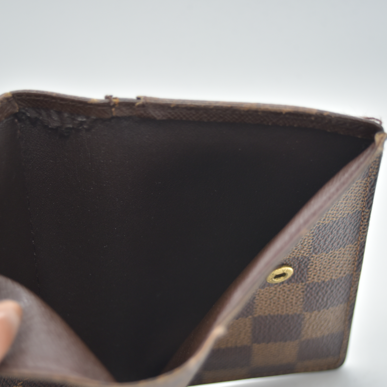 $750 2003 Louis Vuitton Damier Ebene Kisslock French Wallet MI0043