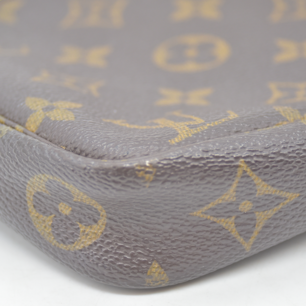$1290 2000 Louis Vuitton LV Pochette Accessories Brown Monogram AR0080