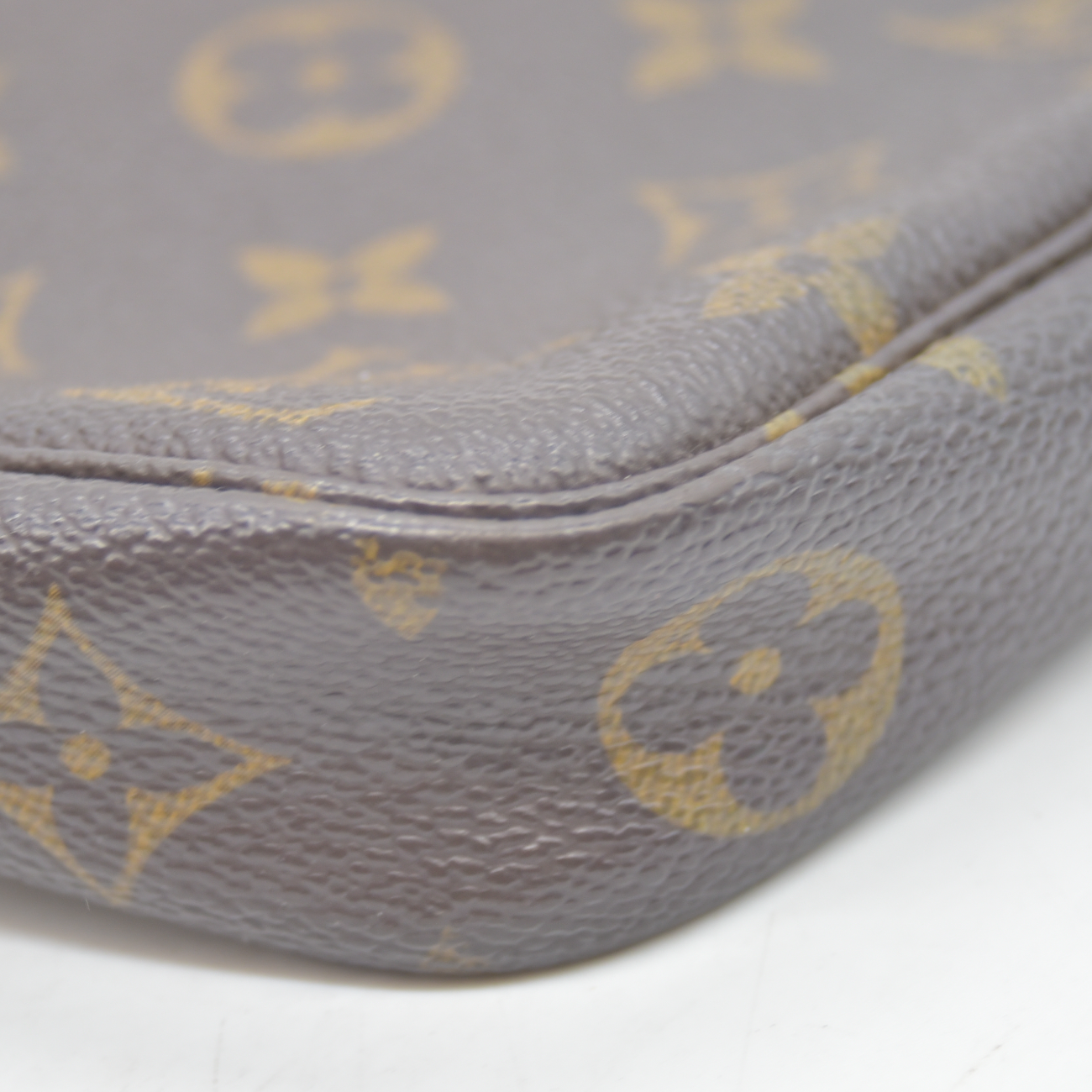 $1290 2000 Louis Vuitton LV Pochette Accessories Brown Monogram AR0080