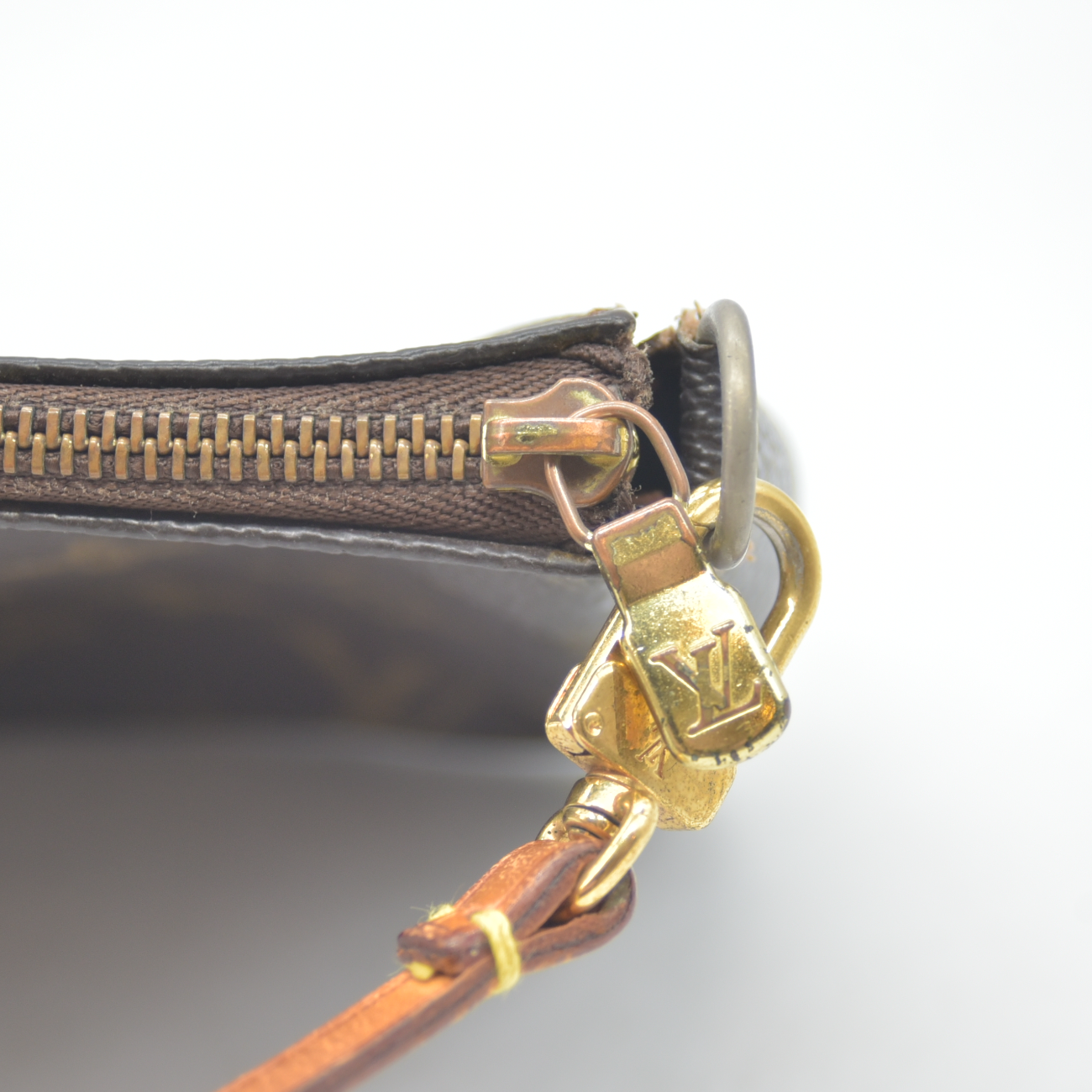 $1290 2000 Louis Vuitton LV Pochette Accessories Brown Monogram AR0080