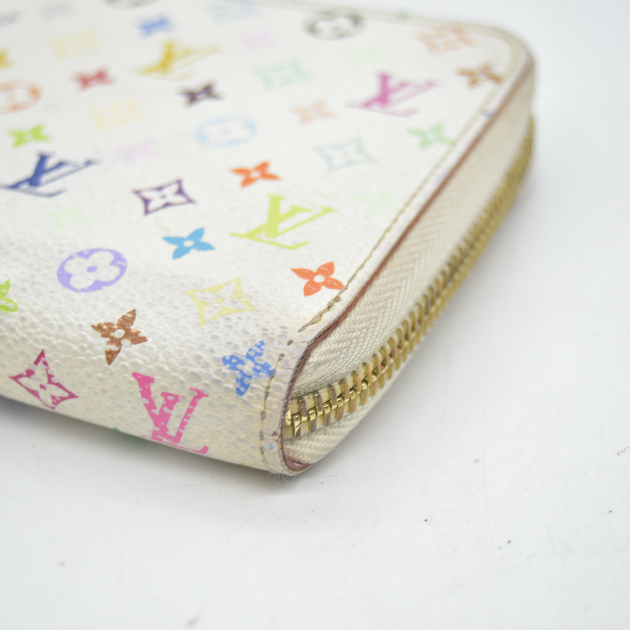 $940 2011 Louis Vuitton Monogram Multicolor Zippy Wallet White Litchi CA2191