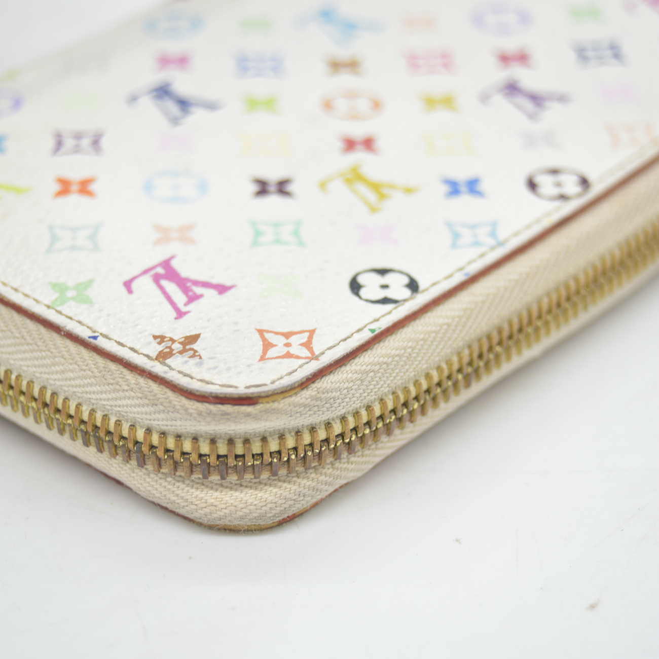 $940 2011 Louis Vuitton Monogram Multicolor Zippy Wallet White Litchi CA2191