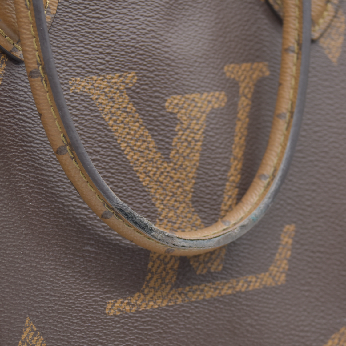 $3300 Louis Vuitton Monogram Reverse Giant OnTheGo MM AUCTION