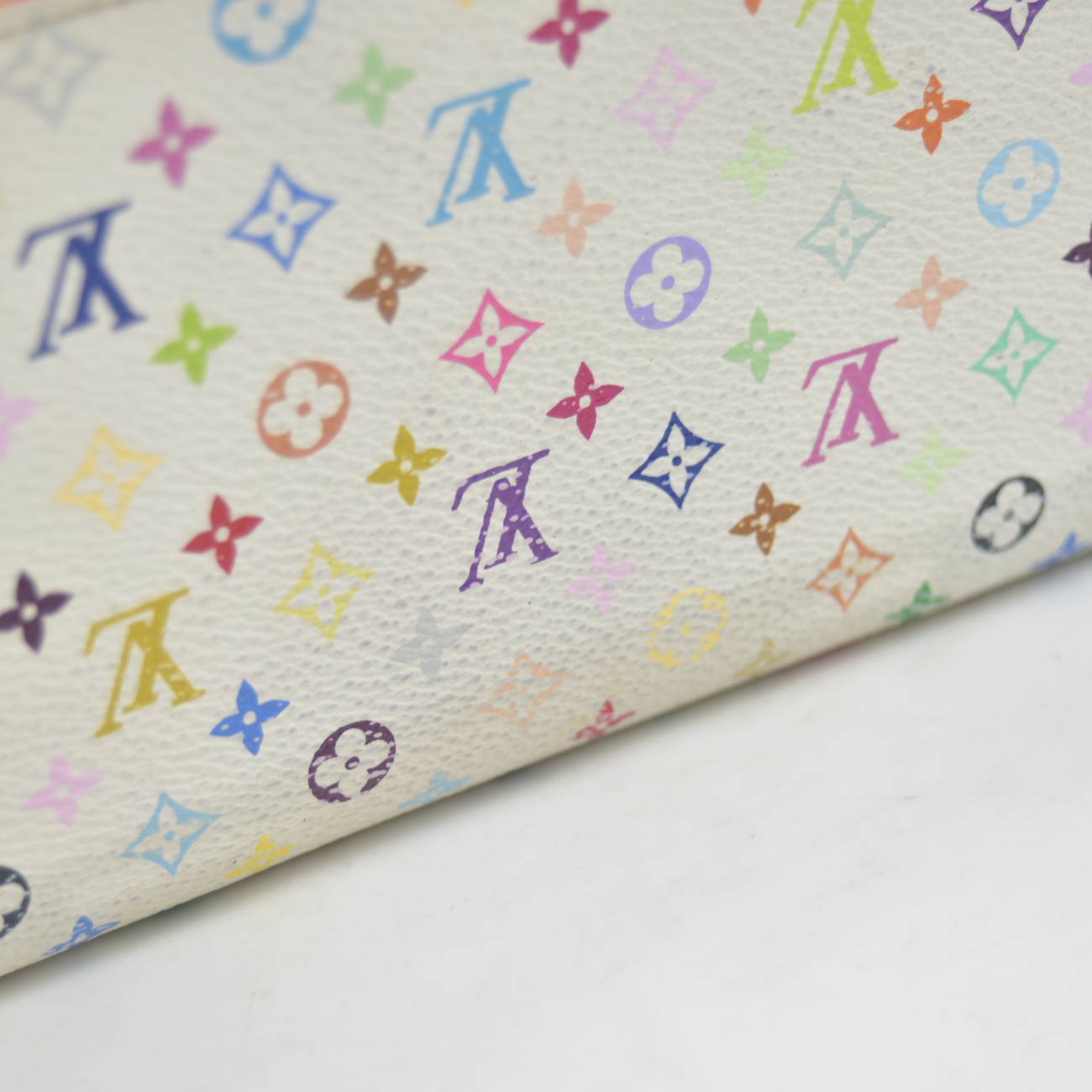 $940 2011 Louis Vuitton Monogram Multicolor Zippy Wallet White Litchi CA2191
