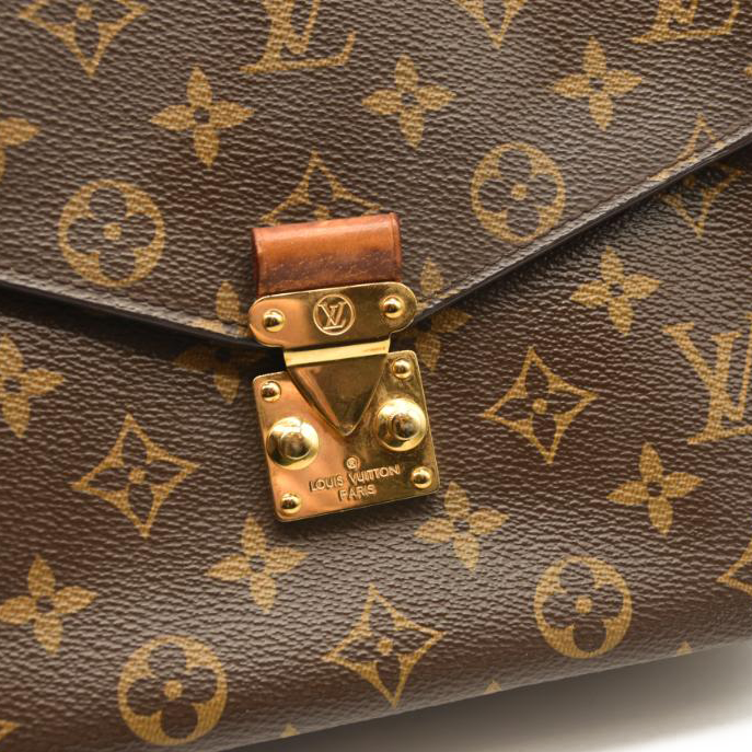 LOUIS VUITTON Monogram Pochette Metis AR1108