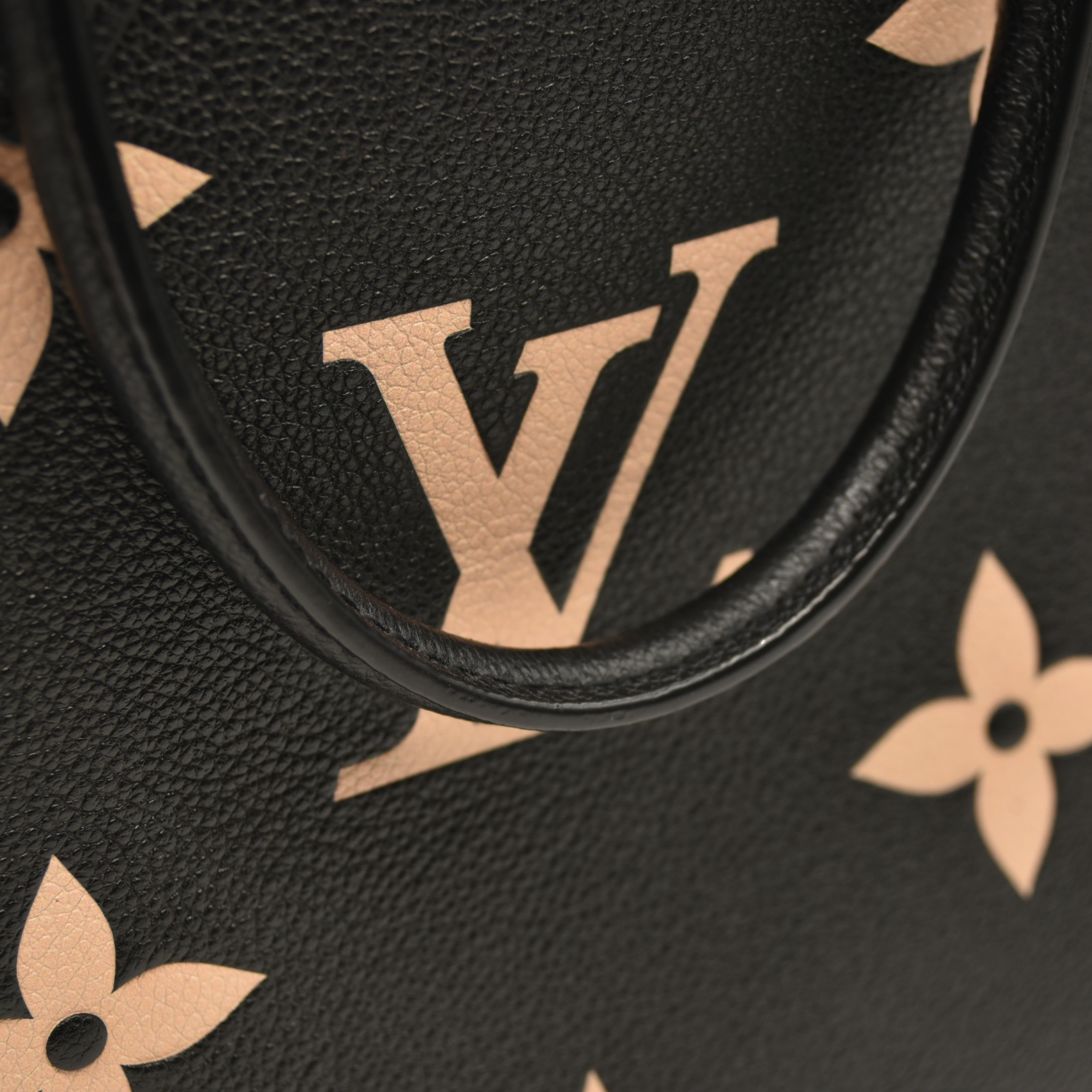 Louis Vuitton  Empreinte Monogram BiColor Giant Onthego MM Black Beige DU3250