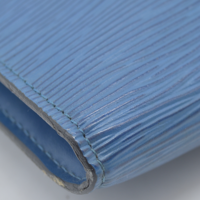 $1560 Louis Vuitton Epi Pochette Accessories Pouch Bag