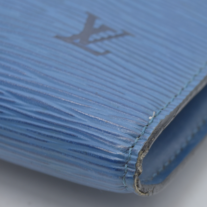 $1560 Louis Vuitton Epi Pochette Accessories Pouch Bag