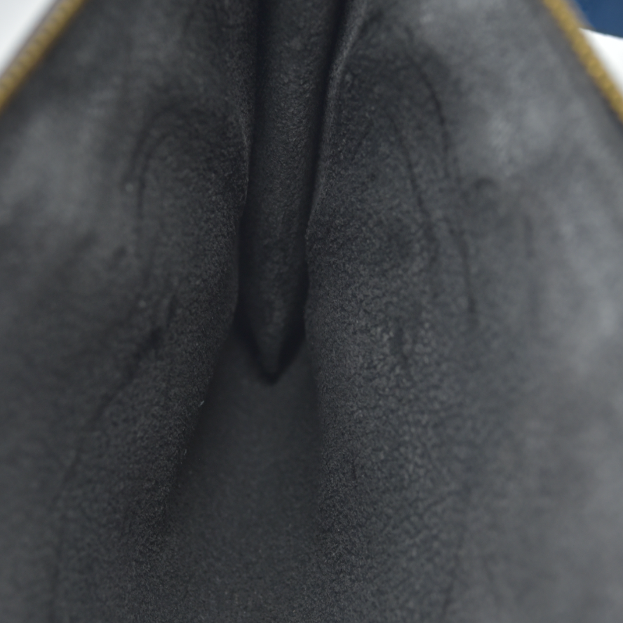 $1560 Louis Vuitton Epi Pochette Accessories Pouch Bag