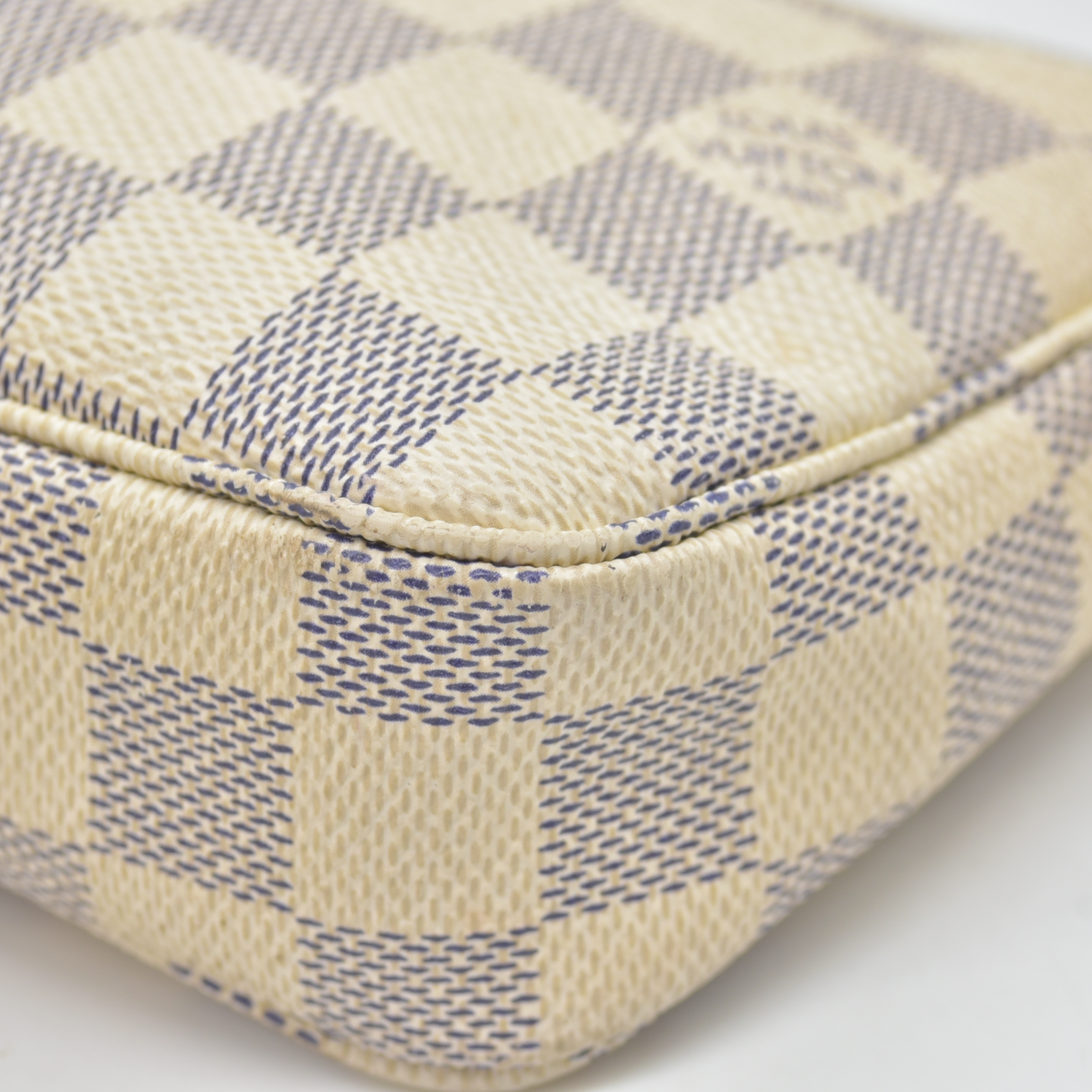 $1290 2009 Louis Vuitton Damier Azur Pochette Accessories CA0059