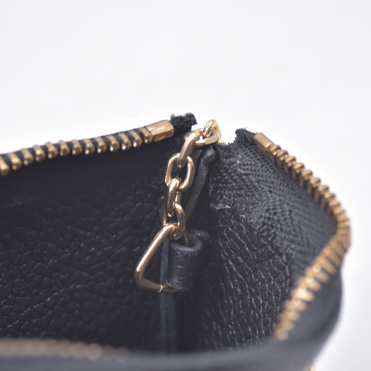 $475 2022 Louis Vuitton Empreinte Monogram Giant Key Pouch Black