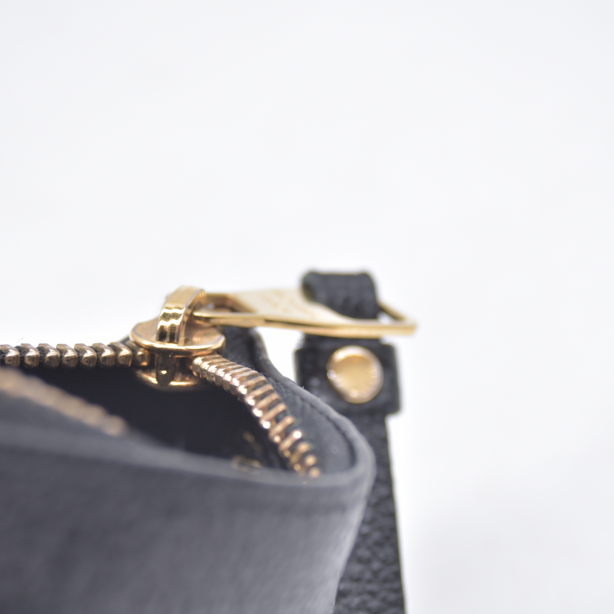 $475 2022 Louis Vuitton Empreinte Monogram Giant Key Pouch Black