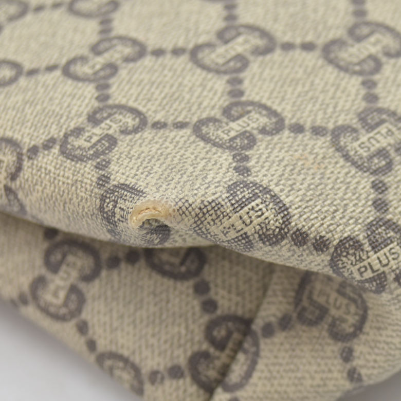 $1100 Gucci GG Gucci Plus Supreme Monogram Pouch Clutch Bag
