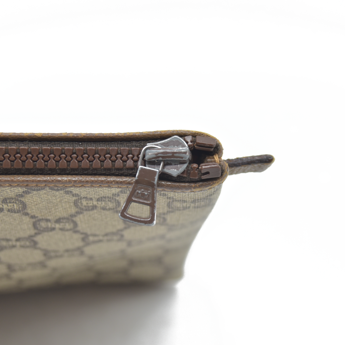 $1100 Gucci GG Gucci Plus Supreme Monogram Pouch Clutch Bag