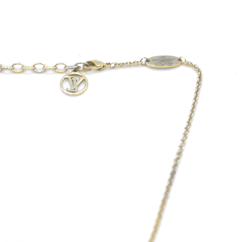 $505 LOUIS VUITTON V Essentials Necklace Gold Chain Necklace 2016 OB1116