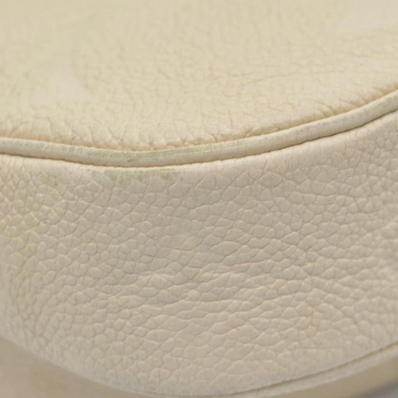 $3100 Louis Vuitton Monogram Giant Multi-Pochette Accessoires Cream