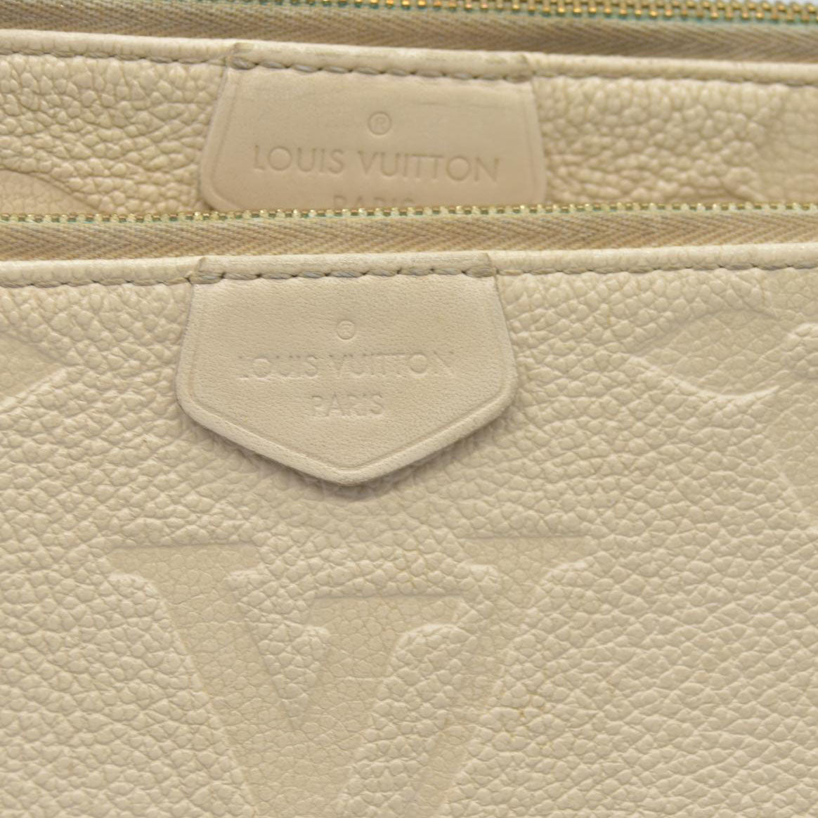 $3100 Louis Vuitton Monogram Giant Multi-Pochette Accessoires Cream