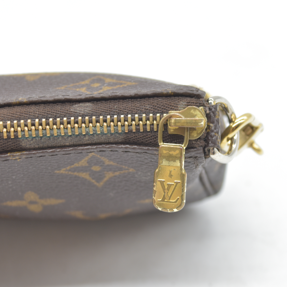 $810 Louis Vuitton Monogram Mini Pochette Accessories Pouch FL0055 2005