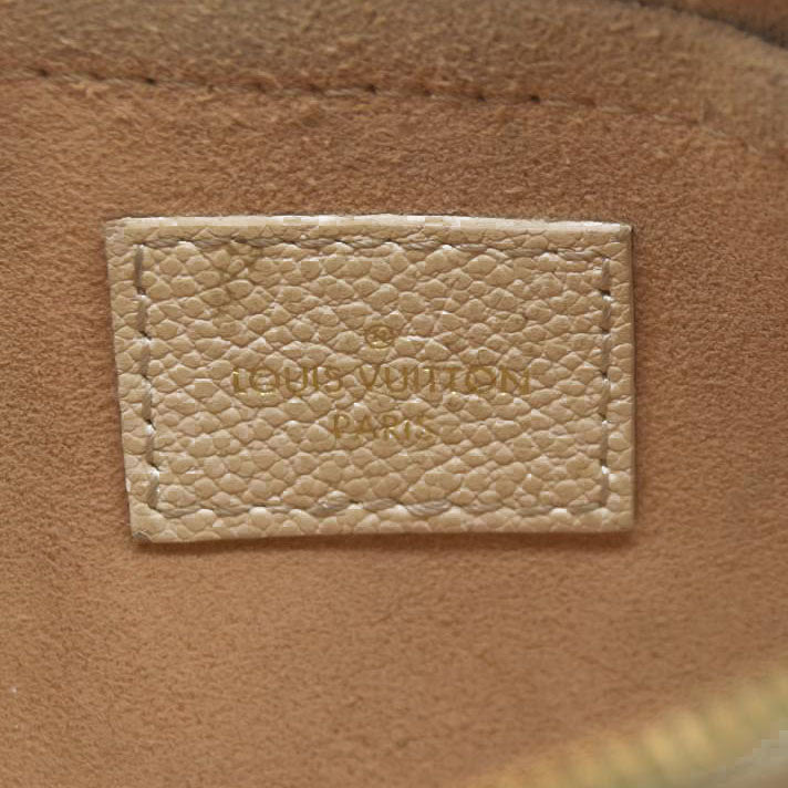 $3100 Louis Vuitton Monogram Giant Multi-Pochette Accessoires Cream