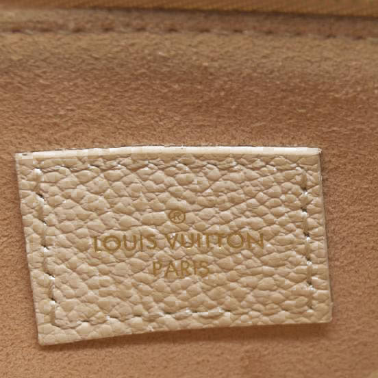 $3100 Louis Vuitton Monogram Giant Multi-Pochette Accessoires Cream