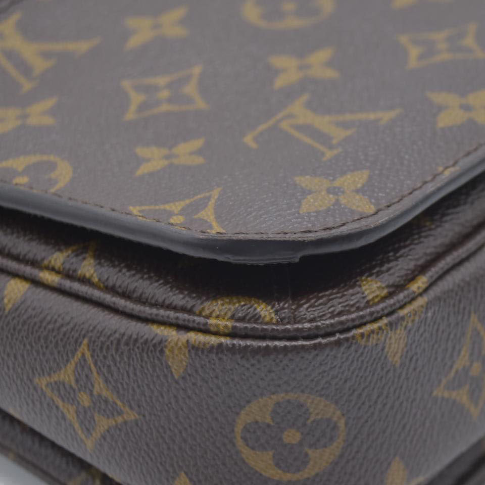 $2760 Louis Vuitton Monogram Pochette Metis DU1137