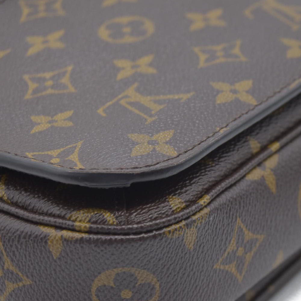$2760 Louis Vuitton Monogram Pochette Metis DU1137