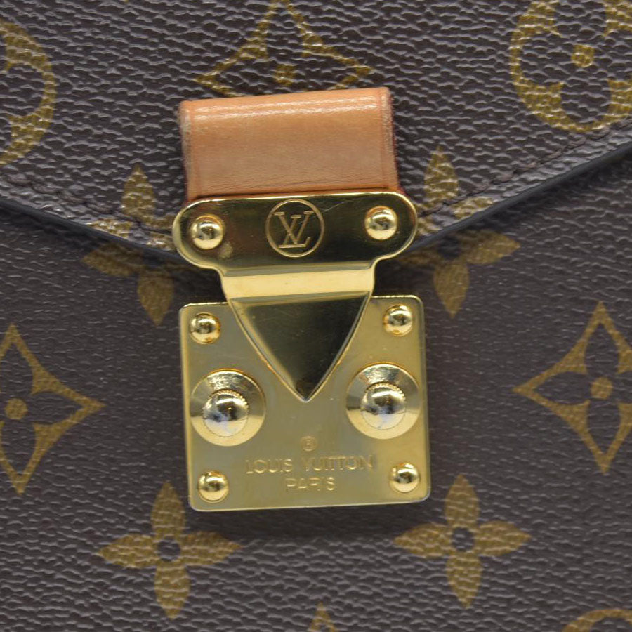 $2760 Louis Vuitton Monogram Pochette Metis DU1137