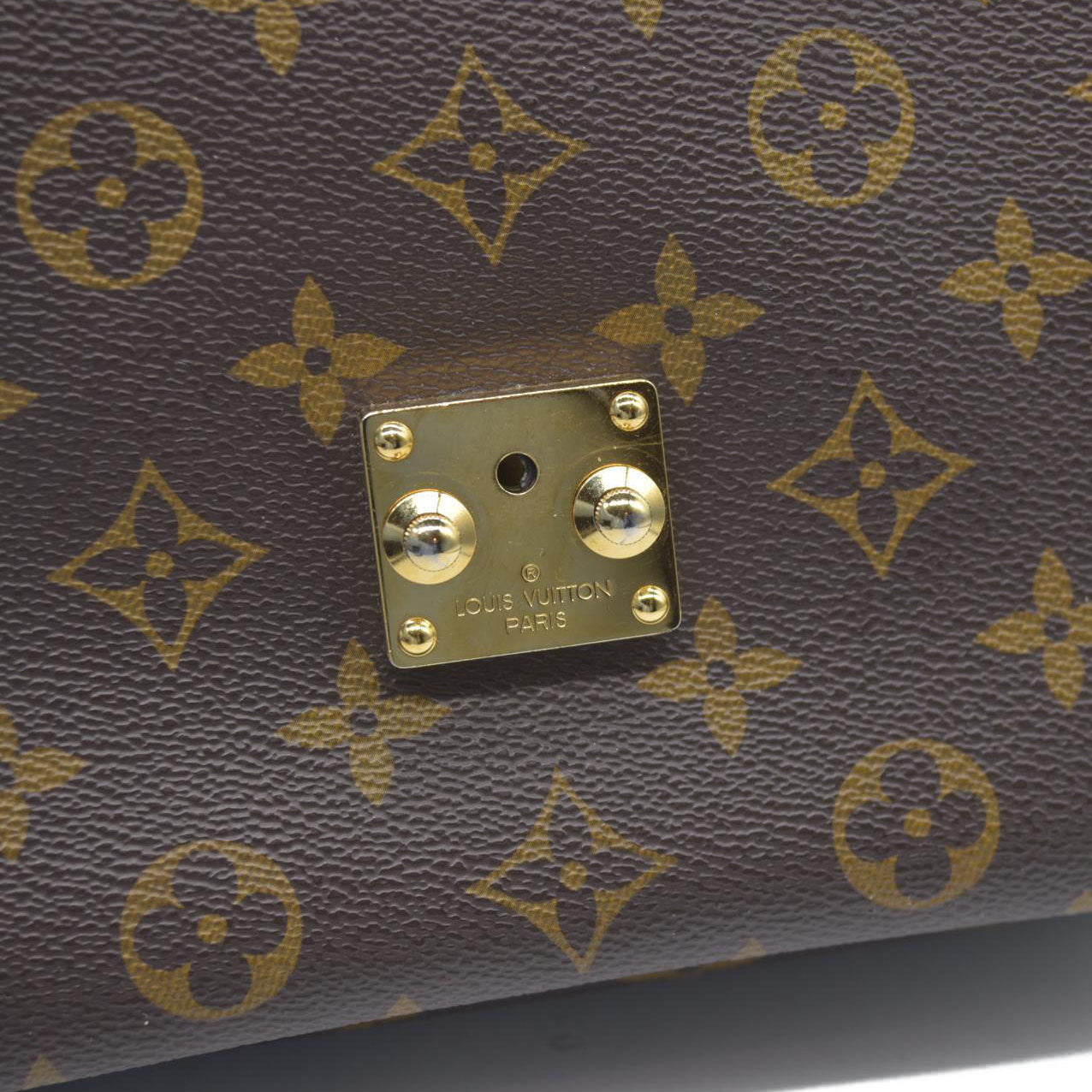 $2760 Louis Vuitton Monogram Pochette Metis DU1137