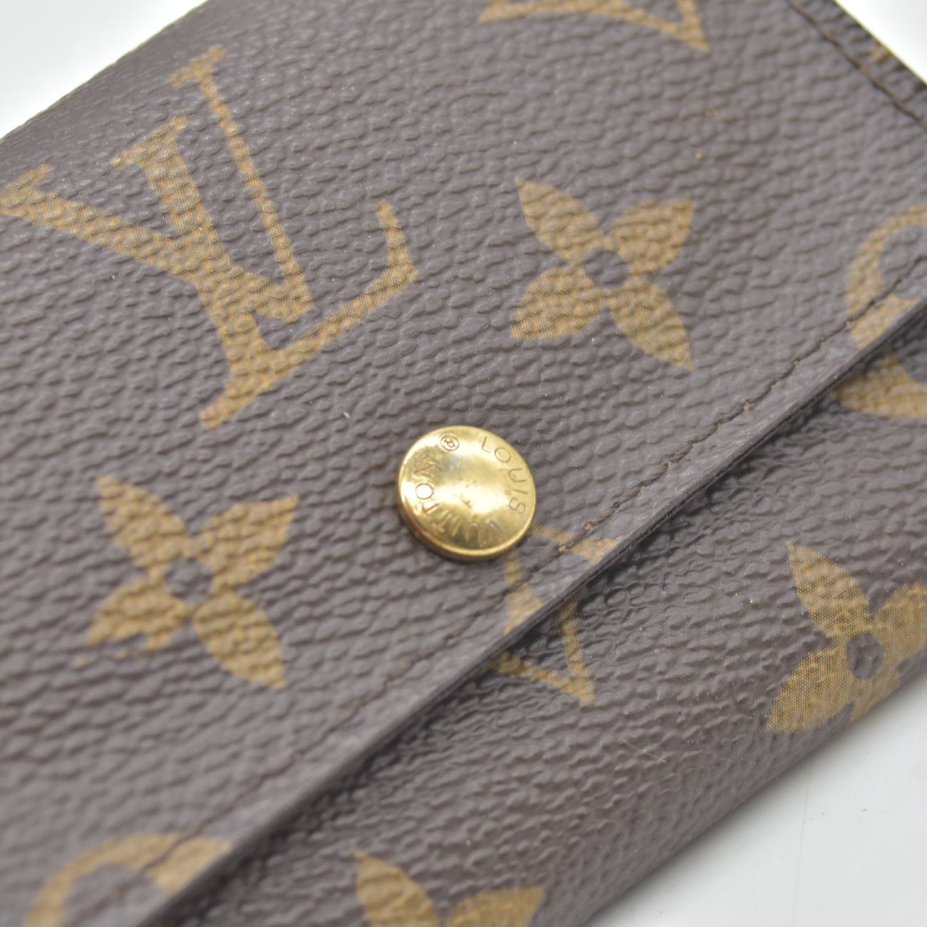 $345 2009 Louis Vuitton Monogram 6 Key Multicles Holder CT0049