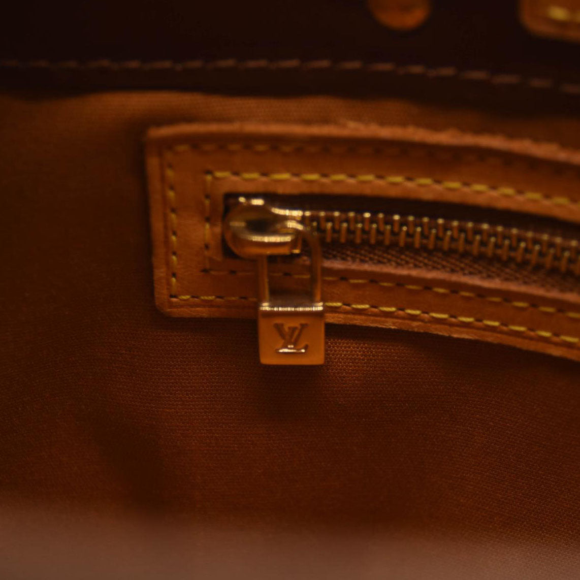 LOUIS VUITTON Vernis Reade PM Bronze