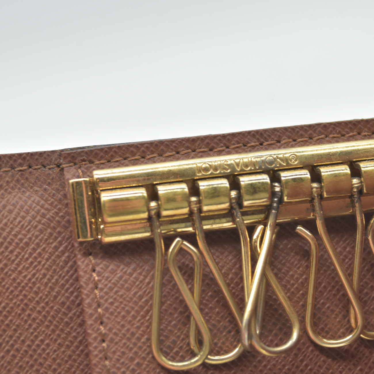 $345 2009 Louis Vuitton Monogram 6 Key Multicles Holder CT0049