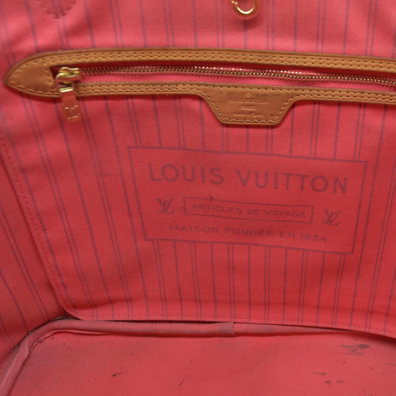 $2030 Louis Vuitton Monogram V Neverfull MM Grenade