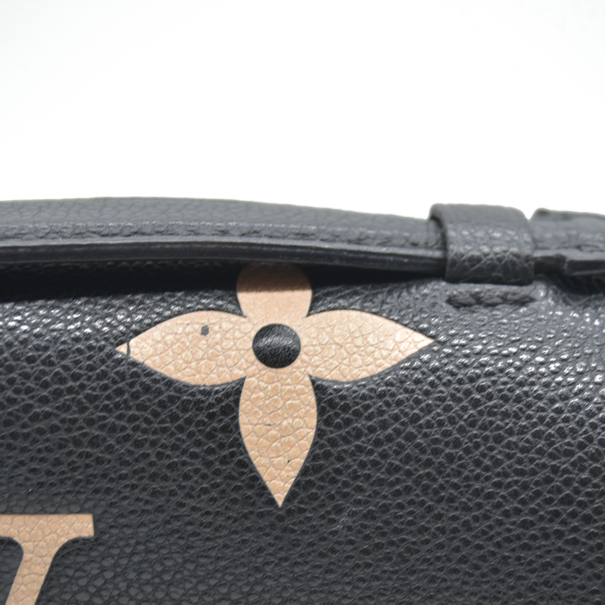 $3300 Louis Vuitton BiColor Pochette Metis Black Cream