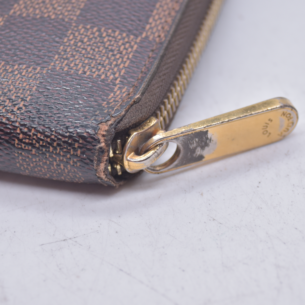 $940 2011 Louis Vuitton Damier Ebene Zippy Wallet CA1101