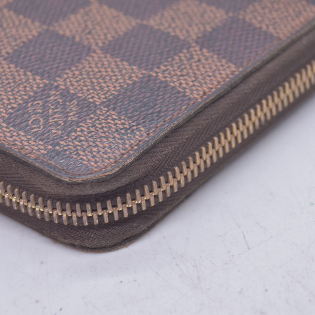 $940 2011 Louis Vuitton Damier Ebene Zippy Wallet CA1101
