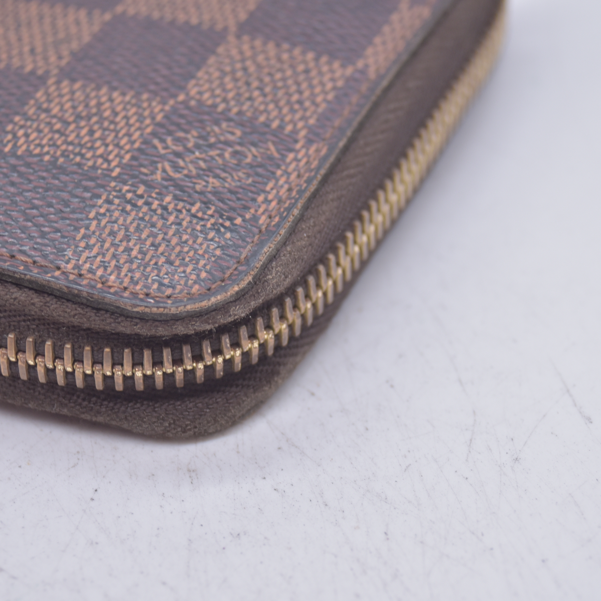 $940 2011 Louis Vuitton Damier Ebene Zippy Wallet CA1101