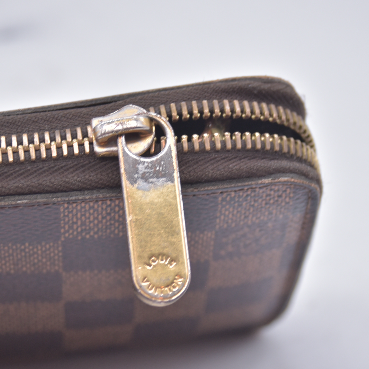 $940 2011 Louis Vuitton Damier Ebene Zippy Wallet CA1101